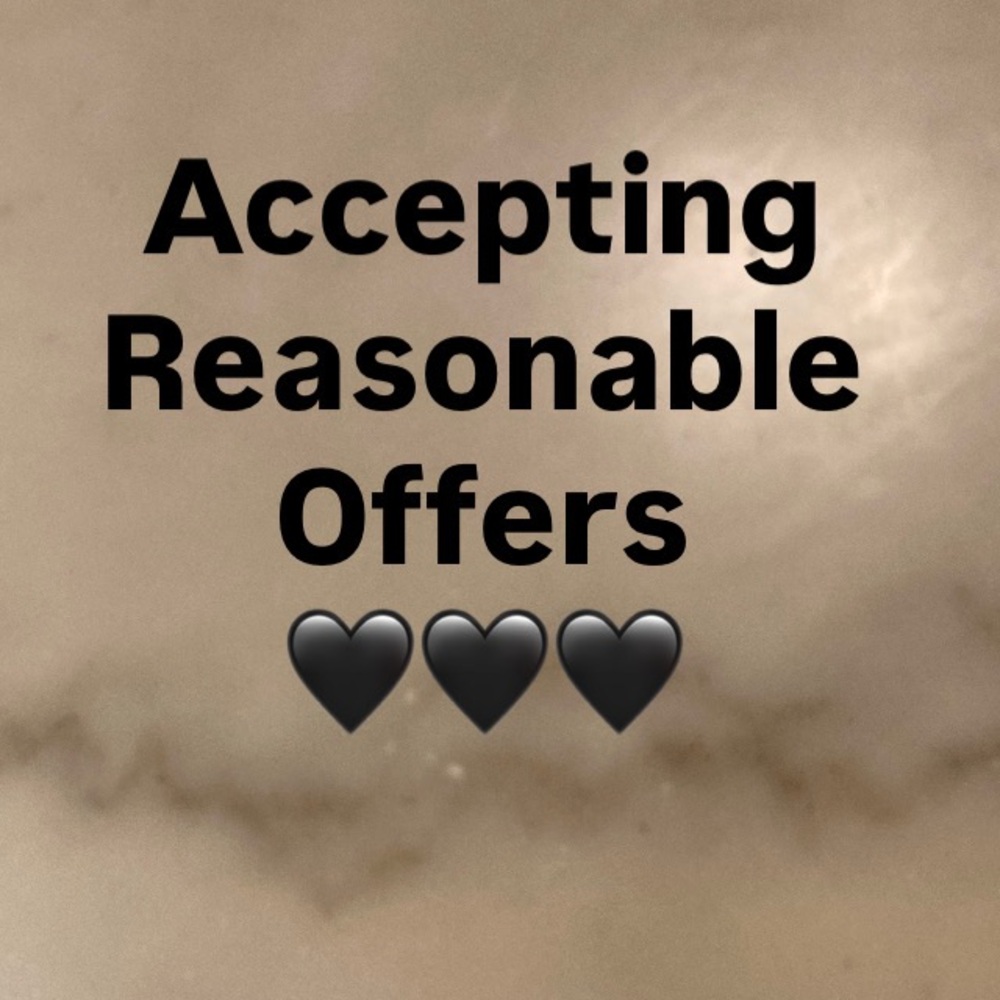 Make me some offers I can’t refuse🖤🖤🖤🖤